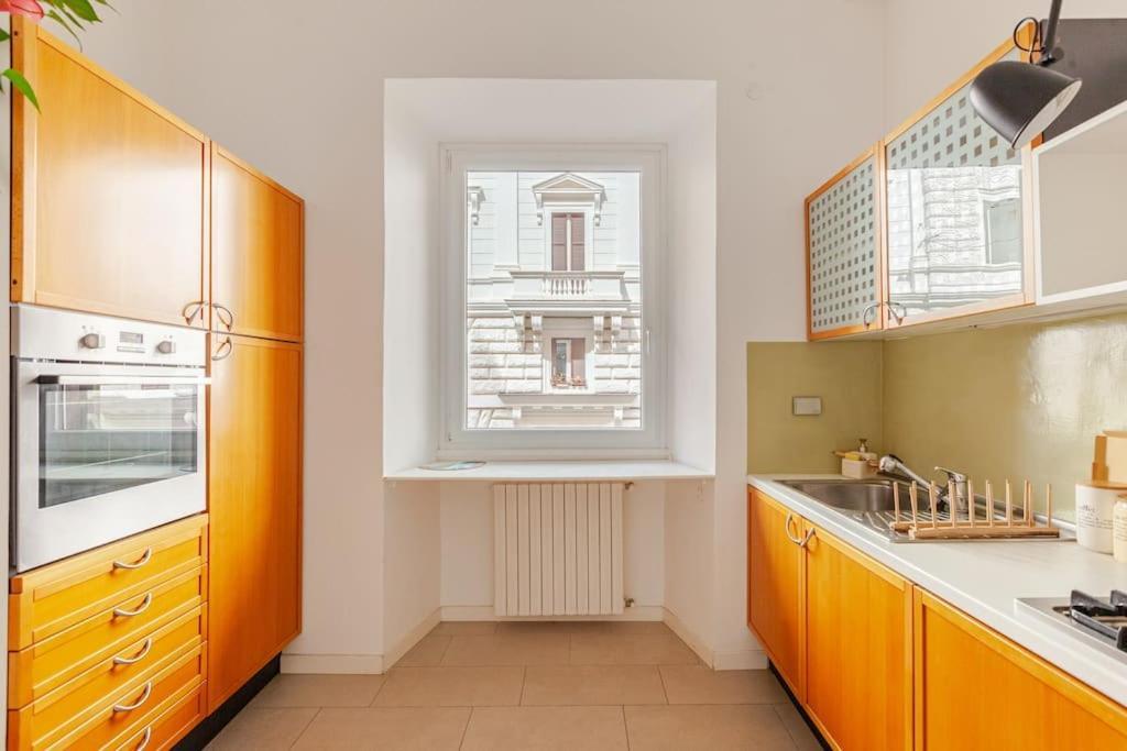 Moderno A Due Passi Dal Colosseo Appartamento Roma